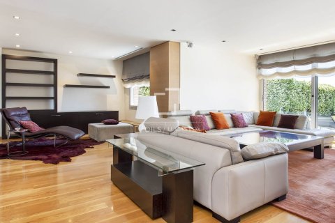 Villa de 5 dormitorios en alquiler en Barcelona, Cataluña, Spain № 6640 - foto 21