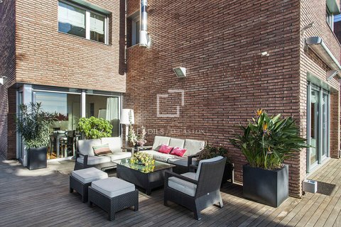 Villa de 5 dormitorios en alquiler en Barcelona, Cataluña, Spain № 6640 - foto 7