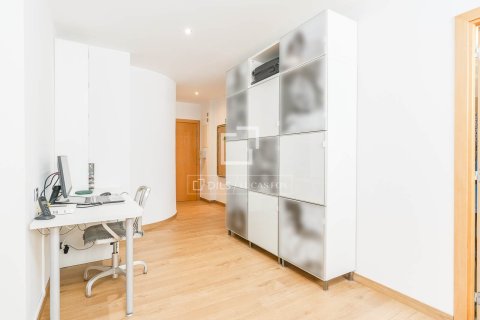 Apartamento de 3 dormitorios en venta en Barcelona, Cataluña, Spain № 6645 - foto 6