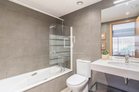 Apartamento de 3 dormitorios en venta en Barcelona, Cataluña, Spain № 6645 - foto 23
