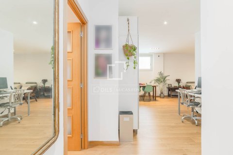 Apartamento de 3 dormitorios en venta en Barcelona, Cataluña, Spain № 6645 - foto 18