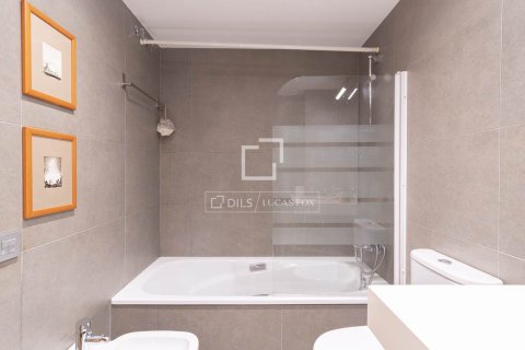 Apartamento de 3 dormitorios en venta en Barcelona, Cataluña, Spain № 6645 - foto 25