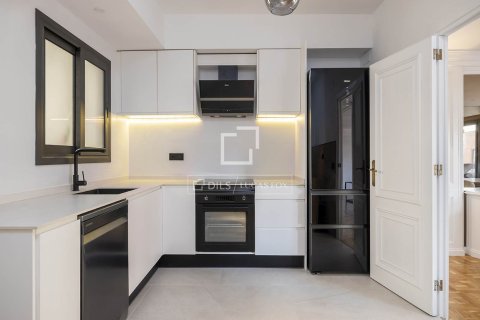 4 bedrooms apartment for rent in Barcelona, Catalonia, Spain № 6643 - photo 14
