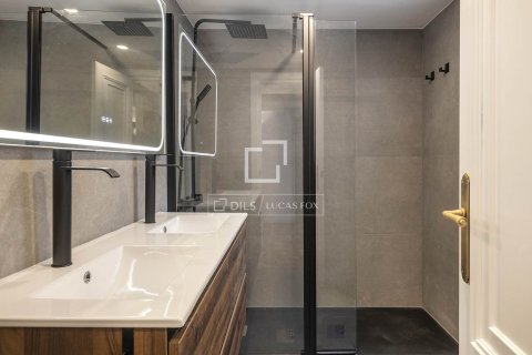 4 bedrooms apartment for rent in Barcelona, Catalonia, Spain № 6643 - photo 29