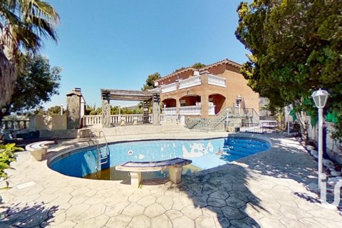 Купить дом в Эль-Вендрель, Испания с 5 спален, 222м², № 4903 - фото 2