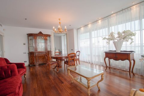 Купить квартиру в Барселона, Испания с 4 спальни, 170м², № 1200 - фото 9