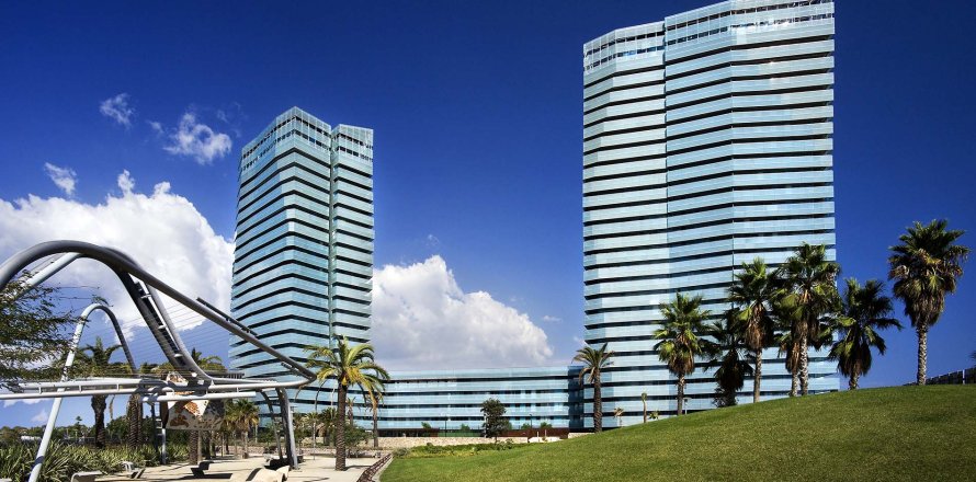 Квартира с 4 спальнями в Барселоне, Каталония, Испания № 1200