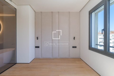 Apartamento de 4 dormitorios en venta en Barcelona, Cataluña, Spain № 4313 - foto 29