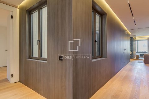Apartamento de 4 dormitorios en venta en Barcelona, Cataluña, Spain № 4313 - foto 15