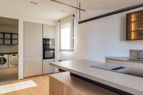 Apartamento de 4 dormitorios en venta en Barcelona, Cataluña, Spain № 4313 - foto 14