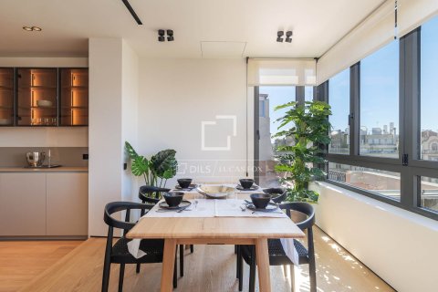 Apartamento de 4 dormitorios en venta en Barcelona, Cataluña, Spain № 4313 - foto 2