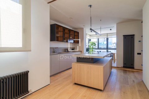 Apartamento de 4 dormitorios en venta en Barcelona, Cataluña, Spain № 4313 - foto 11