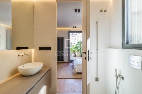 Apartamento de 4 dormitorios en venta en Barcelona, Cataluña, Spain № 4313 - foto 24