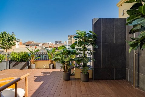 Apartamento de 4 dormitorios en venta en Barcelona, Cataluña, Spain № 4313 - foto 18