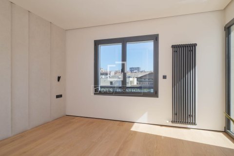 Apartamento de 4 dormitorios en venta en Barcelona, Cataluña, Spain № 4313 - foto 28