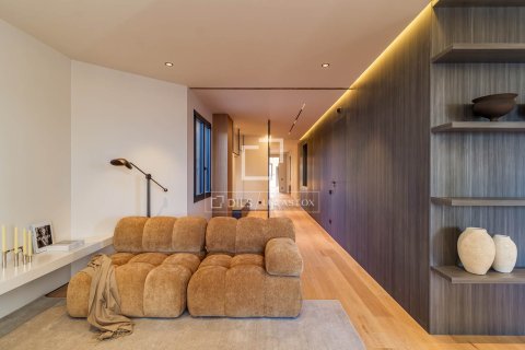 Apartamento de 4 dormitorios en venta en Barcelona, Cataluña, Spain № 4313 - foto 9