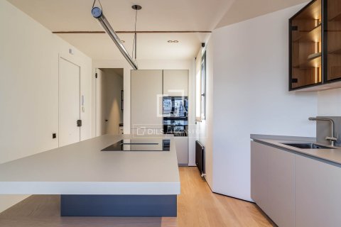 Apartamento de 4 dormitorios en venta en Barcelona, Cataluña, Spain № 4313 - foto 13