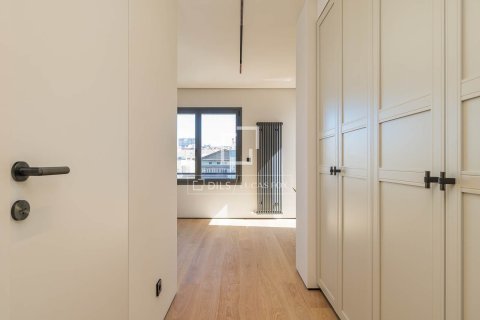 Apartamento de 4 dormitorios en venta en Barcelona, Cataluña, Spain № 4313 - foto 27