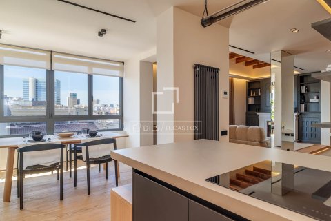 Apartamento de 4 dormitorios en venta en Barcelona, Cataluña, Spain № 4313 - foto 3