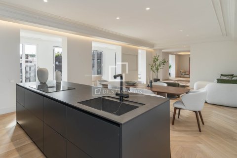 4 chambres apartment à vendre à Barcelona, Catalonia, Spain № 4314 - photo 17