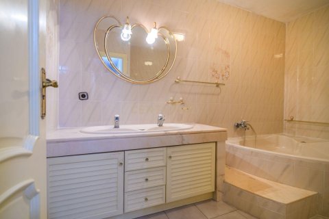 Сasa de 5 dormitorios en venta en Sant Vicenc Dels Horts, Barcelona, Cataluña, Spain № 6848 - foto 25