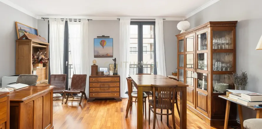 Apartamento de 3 dormitorios en venta en Barcelona, Cataluña, Spain № 6845