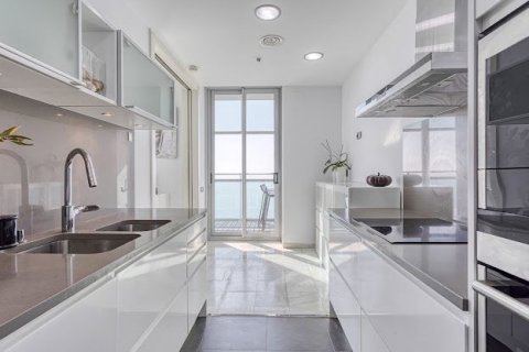 Apartamento de 3 dormitorios en venta en Barcelona, Cataluña, Spain № 1165 - foto 16