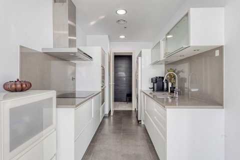 Apartamento de 3 dormitorios en venta en Barcelona, Cataluña, Spain № 1165 - foto 14