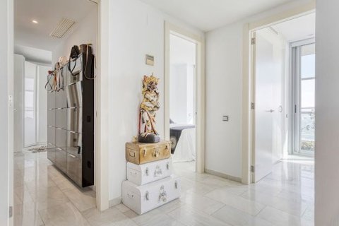 Apartamento de 3 dormitorios en venta en Barcelona, Cataluña, Spain № 1165 - foto 29