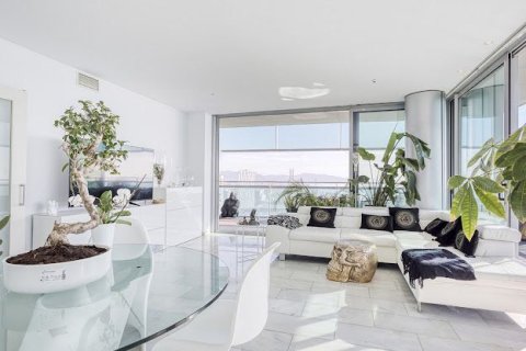 Apartamento de 3 dormitorios en venta en Barcelona, Cataluña, Spain № 1165 - foto 11