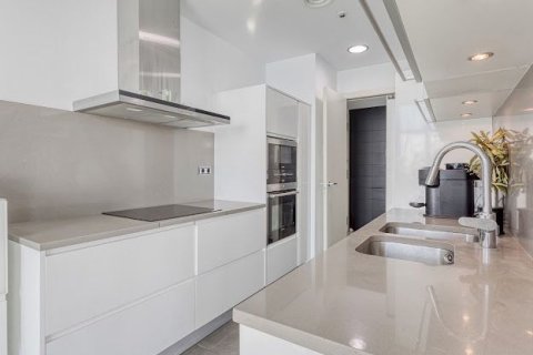 Apartamento de 3 dormitorios en venta en Barcelona, Cataluña, Spain № 1165 - foto 15