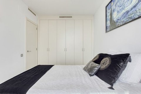 Apartamento de 3 dormitorios en venta en Barcelona, Cataluña, Spain № 1165 - foto 20