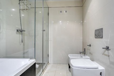Apartamento de 3 dormitorios en venta en Barcelona, Cataluña, Spain № 1165 - foto 26
