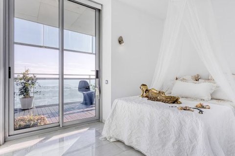 Apartamento de 3 dormitorios en venta en Barcelona, Cataluña, Spain № 1165 - foto 22