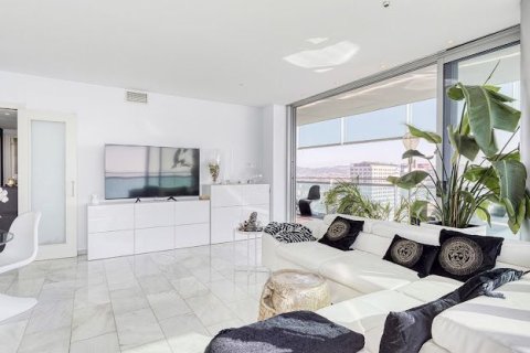 Apartamento de 3 dormitorios en venta en Barcelona, Cataluña, Spain № 1165 - foto 17