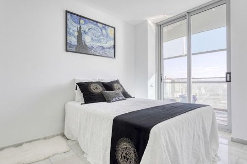 Apartamento de 3 dormitorios en venta en Barcelona, Cataluña, Spain № 1165 - foto 18