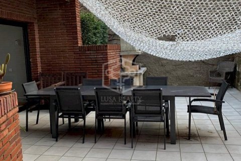 Купить виллу в Кастельдефельс, Испания с 5 спален, 332м², № 1025 - фото 15