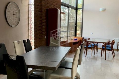 Купить виллу в Кастельдефельс, Испания с 5 спален, 332м², № 1025 - фото 5