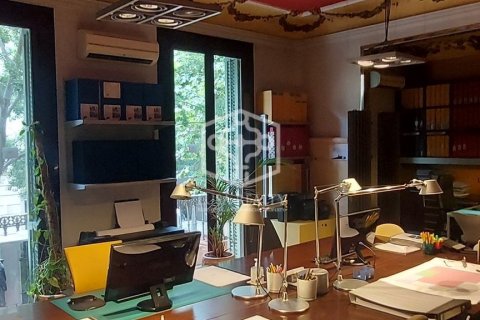 Купить квартиру в Барселона, Испания 125м², № 1029 - фото 2