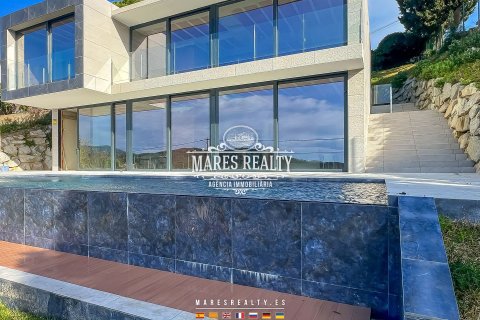 Villa de 4 dormitorios en venta en Santa Susanna, Barcelona, Cataluña, Spain № 1031 - foto 3