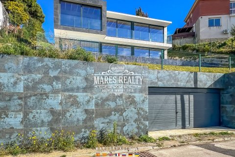 Villa de 4 dormitorios en venta en Santa Susanna, Barcelona, Cataluña, Spain № 1031 - foto 11