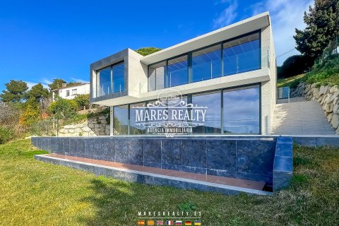 Вилла с 4 спальнями в Санта-Сусанне, Барселона, Каталония, Испания № 1031