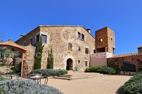 12 bedrooms house for sale in Girona, Catalonia, Spain № 5918 - photo 3