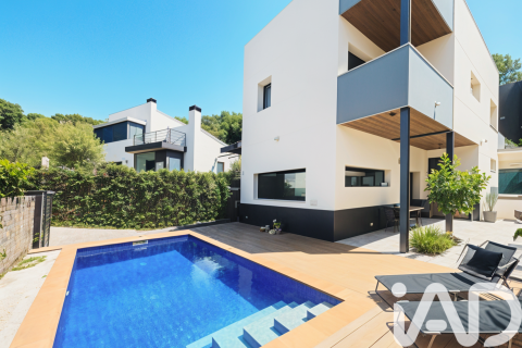 4 bedrooms house for sale in Sant Pol de Mar, Barcelona, Catalonia, Spain № 4689
