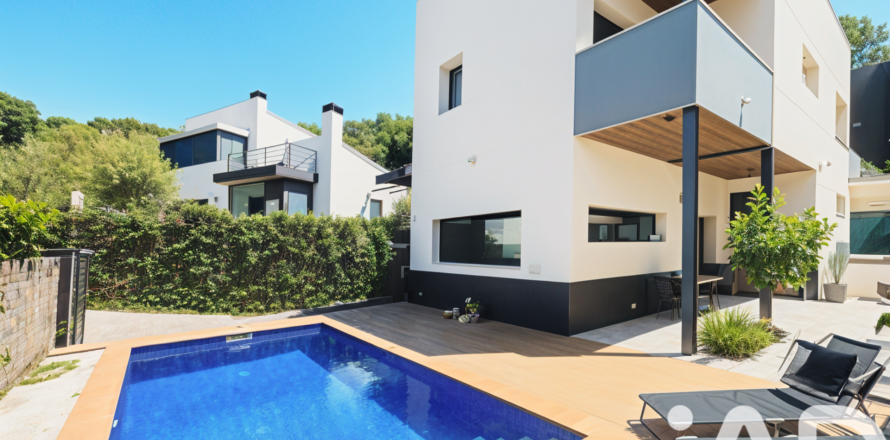 4 bedrooms house for sale in Sant Pol de Mar, Barcelona, Catalonia, Spain № 4689
