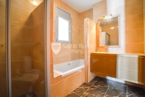 3 bedrooms house for sale in Lloret de Mar, Girona, Catalonia, Spain № 6744 - photo 27