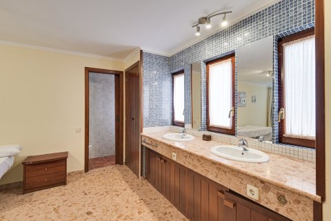 Купить виллу в Барселона, Испания с 6 спален, 654м², № 1276 - фото 21