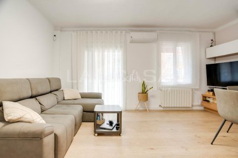 Квартира с 2 спальнями в Сан-Марти, Барселона, Каталония, Испания № 2010