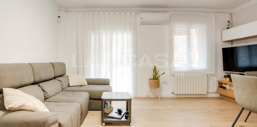 Квартира с 2 спальнями в Сан-Марти, Барселона, Каталония, Испания № 2010