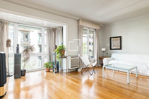 Apartamento de 4 dormitorios en venta en Barcelona, Cataluña, Spain № 6822 - foto 7